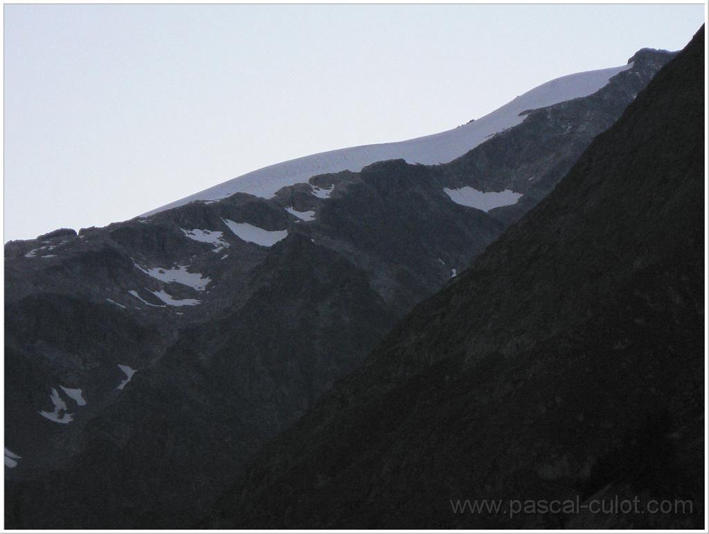 P1010065.jpg - Vue sur l'ar�te du Petit Mont Blanc que je gravirais le surlendemain.