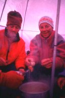 Moment convivial de r�confort : d�gustation de la fondue de Bonneval